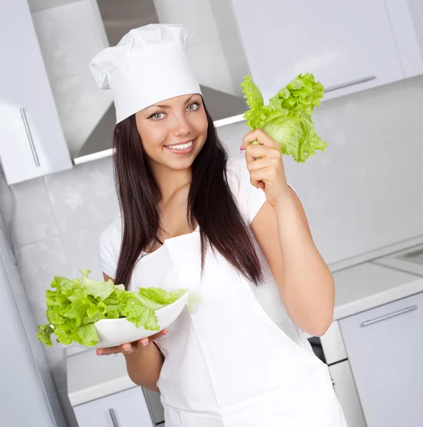 Cucinare con insalata — Foto Stock