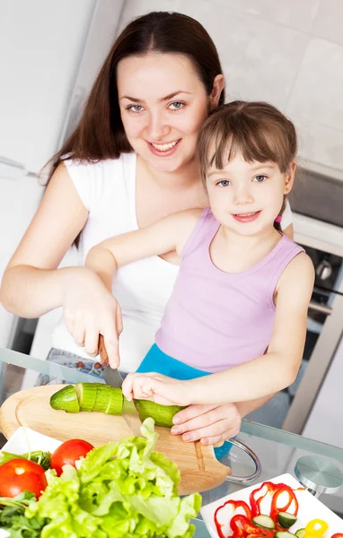 Matka i córka gotować — Zdjęcie stockowe