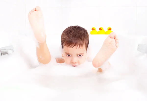Chłopiec kąpieli — Zdjęcie stockowe