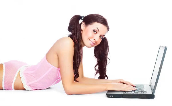 性感的女孩，用一台笔记本电脑 — 图库照片