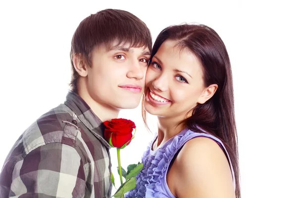 Gelukkige Mooie Tiener Paar Met Een Roos Omarmen Glimlachen — Stockfoto