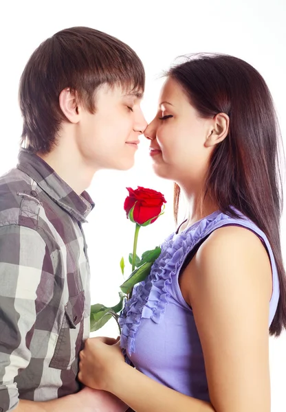 Heureux Beau Couple Adolescent Avec Une Rose Embrassant Souriant — Photo