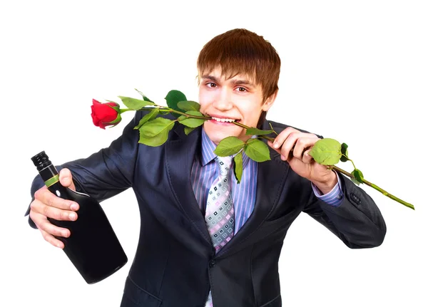 赤いバラやブランデーのボトルとハンサムな若い男 — ストック写真