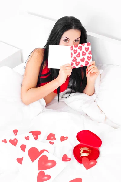 Hermosa Morena Despertando Casa Día San Valentín Con Regalos Una — Foto de Stock