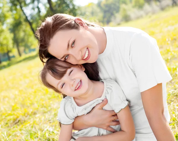 Young Mother Her Daughter Park Sunny Autumn Day — Stock Photo, Image