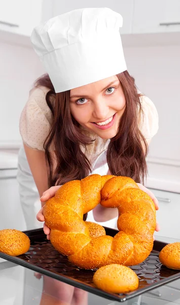 Woman baking bread — Stock Photo, Image