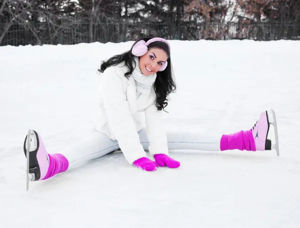 Patinaje sobre hielo niña —  Fotos de Stock