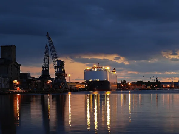 Ett Fartyg Som Transporterar Bilar Förtöjda Hamnen Gdansk Polen — Stockfoto