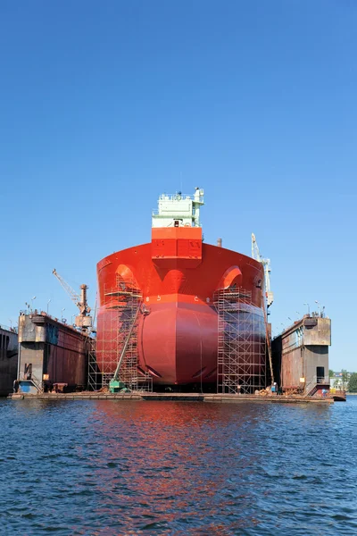 Tankfartyg i torrdocka — Stockfoto