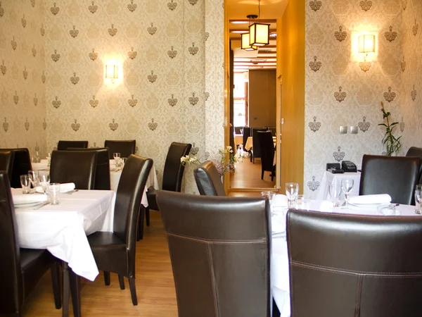 Tables Avec Couverts Assiettes Verres Restaurant — Photo