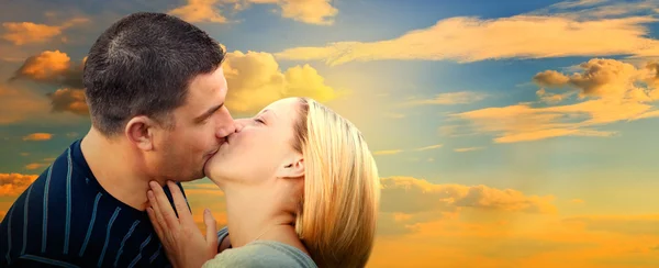 Çift romantik aşk sahne içinde öpüşme — Stok fotoğraf