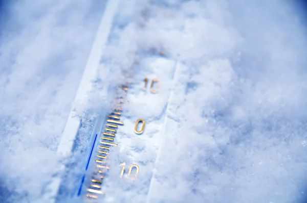 Below zero on thermometer — Stock Photo, Image