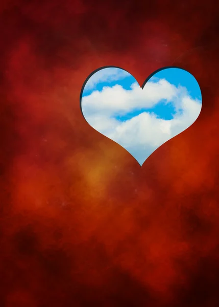 Le cœur découpé en fond rouge contre le ciel bleu — Photo