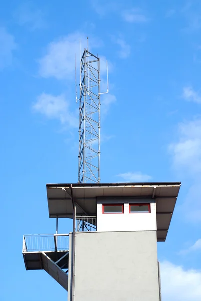 Parede da prisão e torre de vigia — Fotografia de Stock