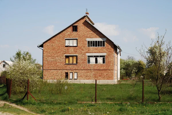 Σύγχρονο ουκρανική σπίτι προαστιακό — Φωτογραφία Αρχείου