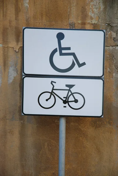 Handicap e sinal de bicicleta — Fotografia de Stock