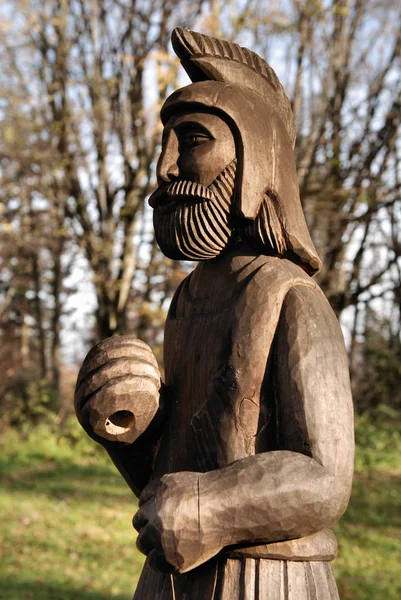 Posąg rycerza drewniane — Zdjęcie stockowe
