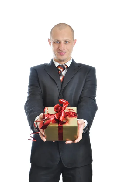 Empresario ofreciendo un regalo aislado sobre fondo blanco — Stok fotoğraf