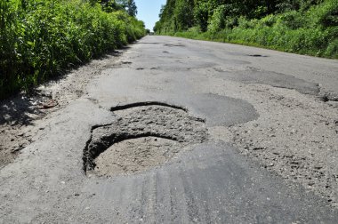 delik üzerinde hasara yol