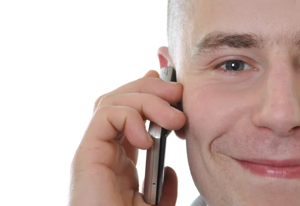 Młody mężczyzna rozmawia przez telefon na białym tle — Zdjęcie stockowe