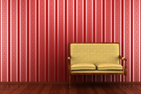 Желтый классический диван перед красной полосатой стеной — стоковое фото