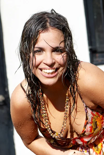 세로 행복 한 라틴 여자 — 스톡 사진