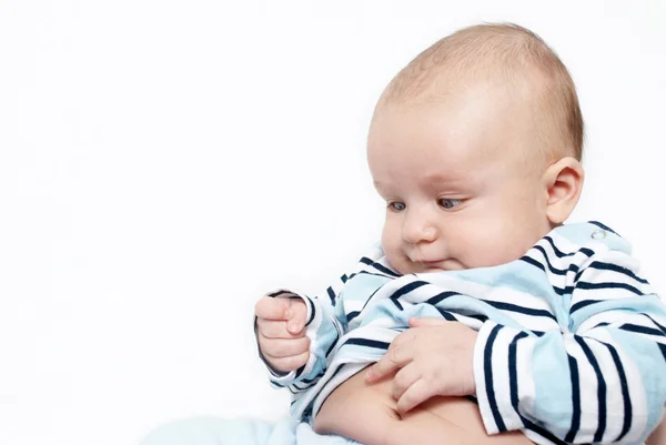Helles Porträt eines entzückenden Babys über Weiß — Stockfoto