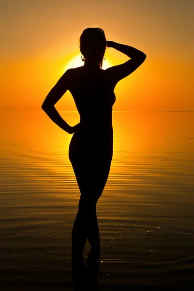Oceano donna in luce del sole — Foto Stock
