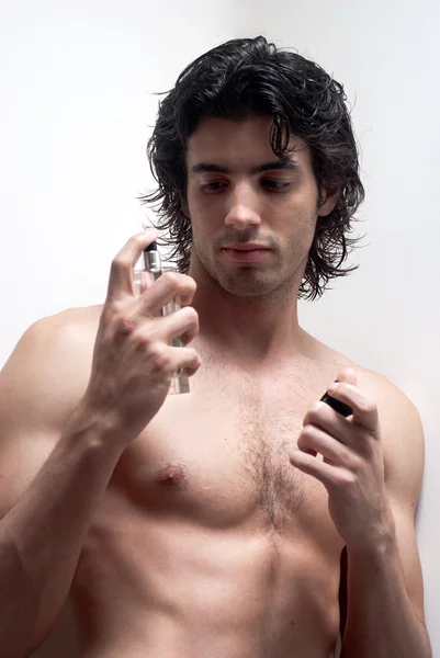 Kozmetik sağlık spa erkek parfüm püskürtme — Stockfoto