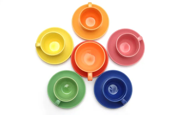 Tazas de café de colores y platos — Foto de Stock