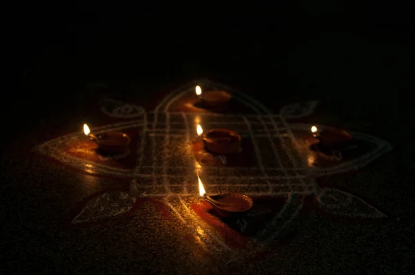 Una Lámpara Barro Encendida Auspiciosa Ocasión Diwali —  Fotos de Stock