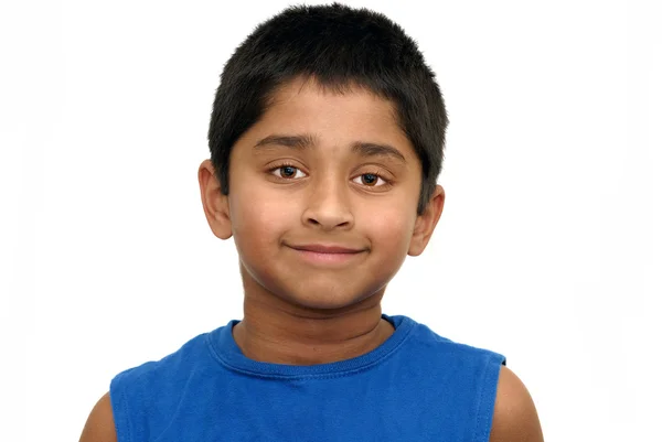 Przystojny Indyjskie Dziecko Uśmiecha Się Ciebie — Zdjęcie stockowe
