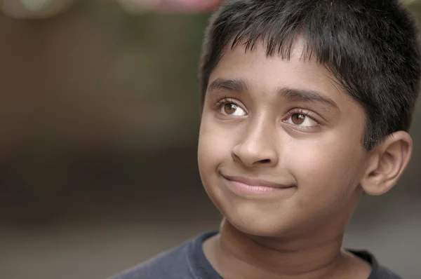 Ένα Αξιολάτρευτο Νεαρό Αγόρι Ινδική Μέρα Ονειρεύεται — Φωτογραφία Αρχείου