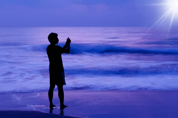 Avid Photographer Taking Picture Sunrise Sea — Stock Photo, Image