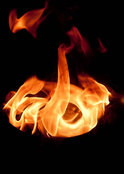 Nahaufnahme Von Flammen Die Aggressiv Brennen — Stockfoto