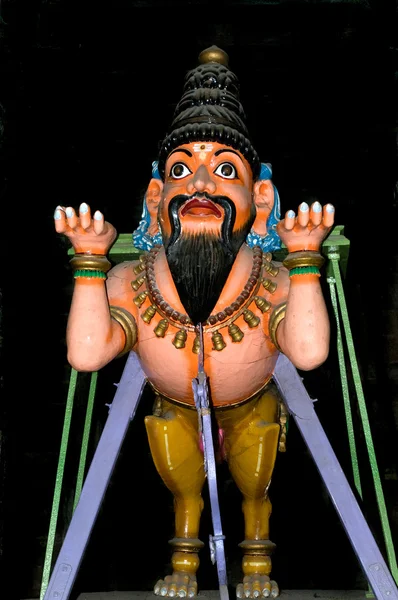 전통적인 힌두교 사원에서 화려한 조각 — 스톡 사진
