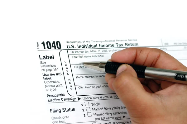 Filing your individual US tax return 1040