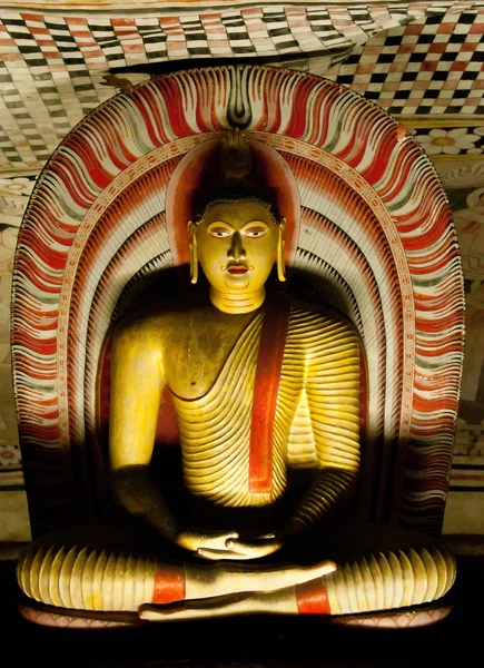 著名的摇滚和在斯里兰卡丹布拉石窟寺 — 图库照片