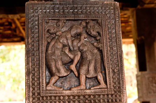 Famosas Esculturas Antigas Madeira Templo Embekke Perto Kandy Srilanka — Fotografia de Stock