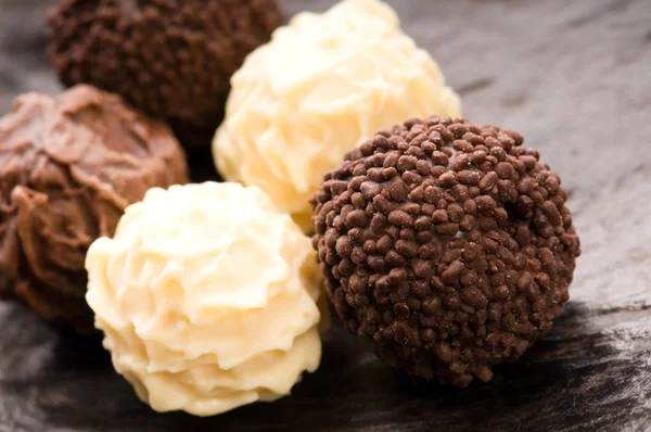 Assortiment de truffes au chocolat — Photo