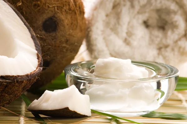 Aceite de coco y de coco —  Fotos de Stock