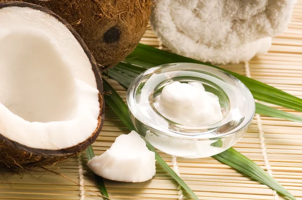 Aceite de coco y de coco —  Fotos de Stock
