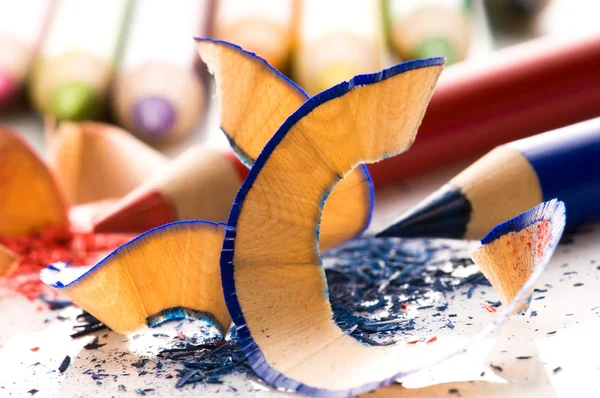 Sharpened pencils and wood shavings — Stock Photo, Image