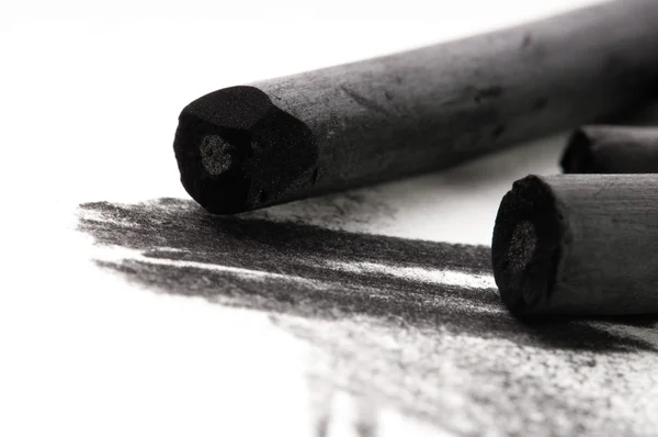 汚れとアーティストの黒い炭 — ストック写真