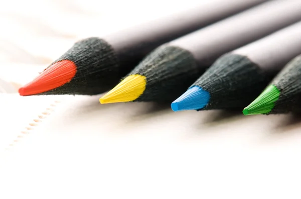 Коллекция красочных карандашей — стоковое фото