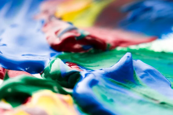 Brush mixing paint on palette — Stock Photo, Image