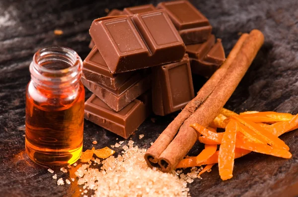 Csokoládé, fahéj és narancs — Stock Fotó
