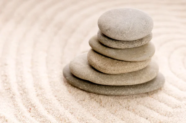 Дзен. Камень и песок — стоковое фото