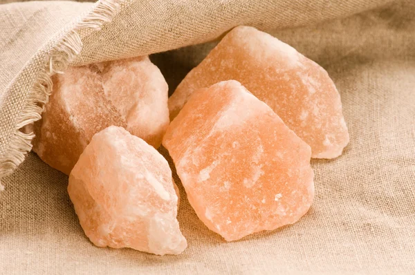 Розовая соль гималаев. минерал — стоковое фото