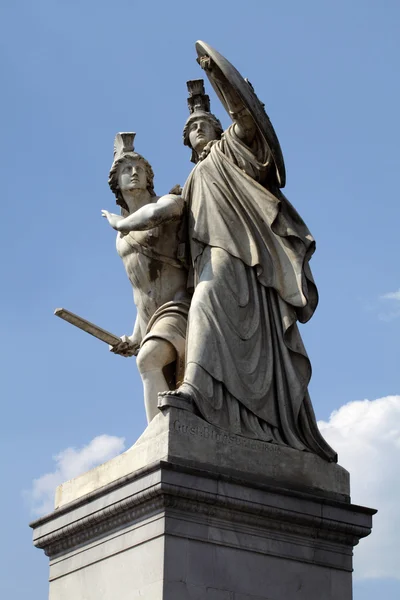 Статуя Тлі Блакитного Неба — стокове фото